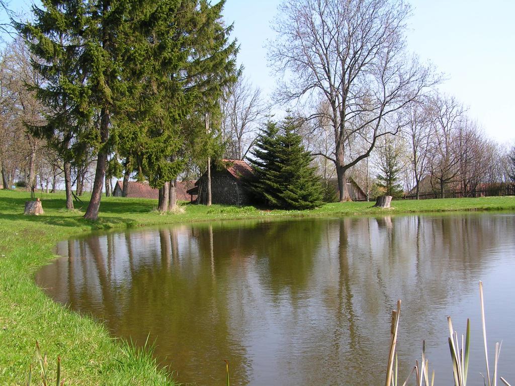 Dworek Szarki Exterior photo